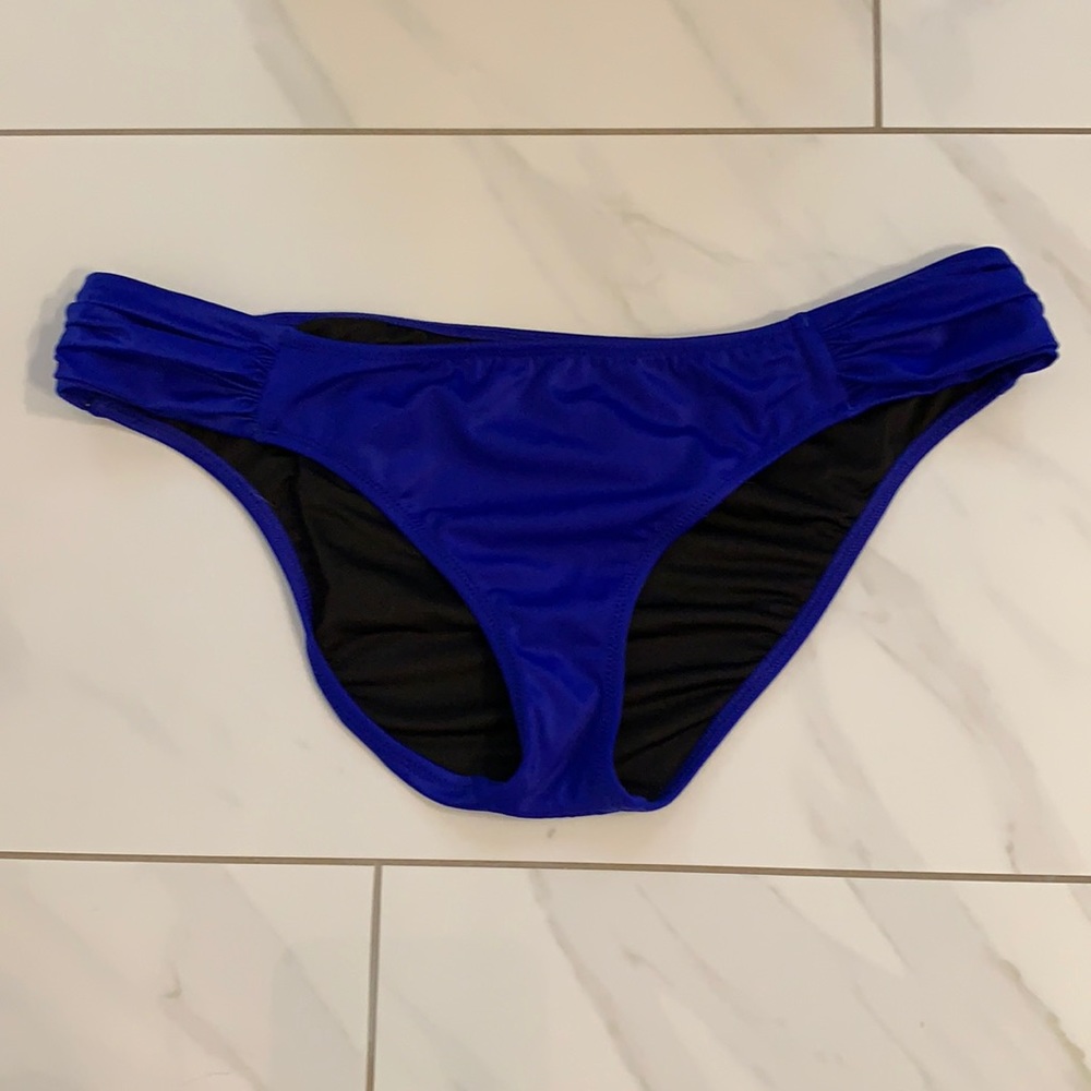 VICTORIAS SECRET M BOTTOMS